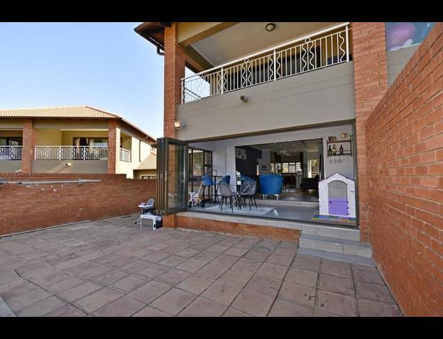 3 BEDROOM TOWNHOUSE FOR SALE IN GLENVISTA